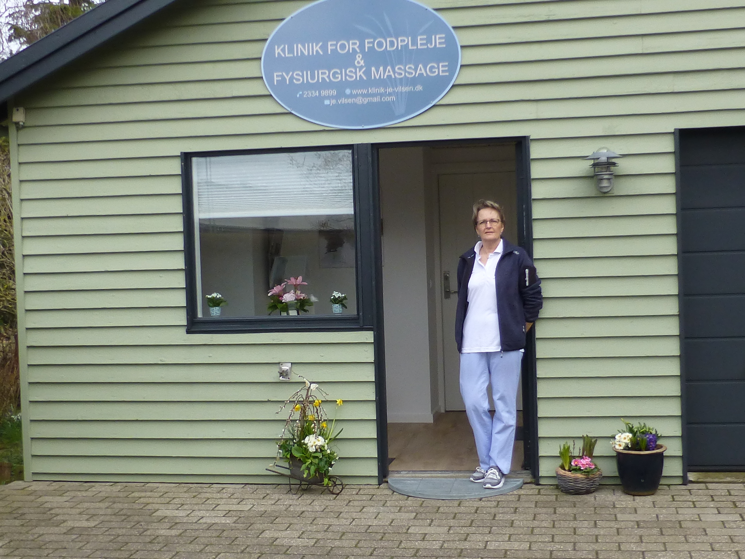 Jeanette ved klinikken