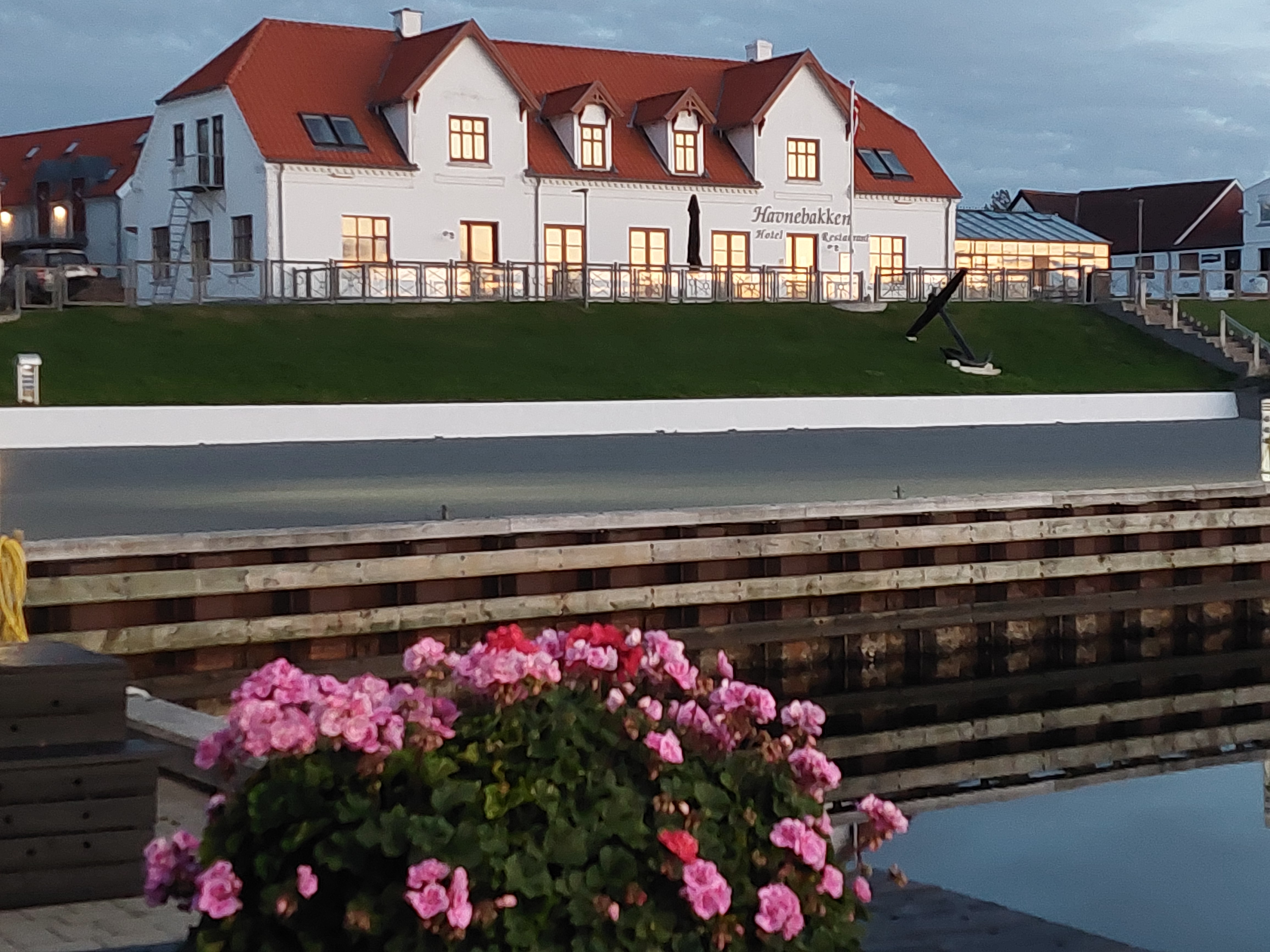 Hotel Havnebakken set fra molen